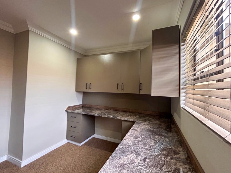 4 Bedroom Property for Sale in Grimbeeck Park North West